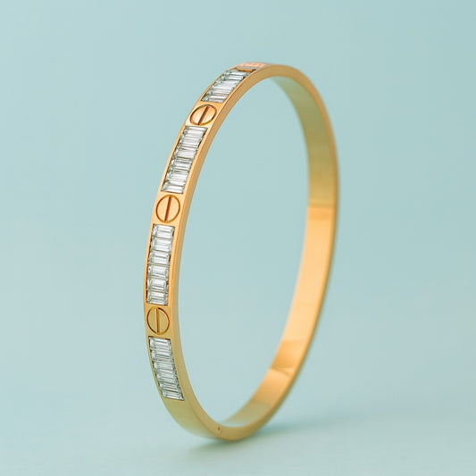 Stylish women’s bracelet with slim band and screw details

