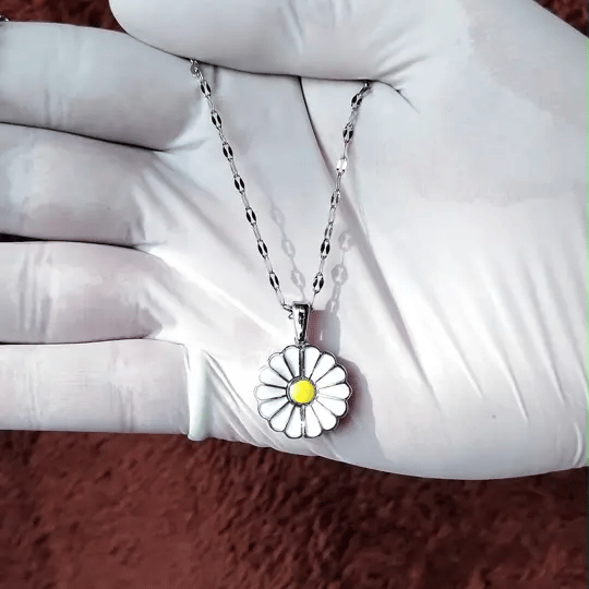 Daisy Flower Pendant Necklace in Gold-Tone – Suvaaura