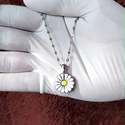 Daisy Flower Pendant Necklace in Gold-Tone – Suvaaura