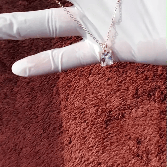 Elegant Square-Cut Solitaire Pendant Necklace – Gold-Tone Chain with Crystal Charm